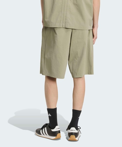adidas(アディダス)の「クール フィーリング ルーズフィット スリーストライプス ウーブン ショーツ / ハーフパンツ / アディダス adidas(その他パンツ・メンズ・グリーン・XX-LARGE/3XL/LARGE/MEDIUM/SMALL/X-LARGE/X-SMALL)」の2枚目の写真