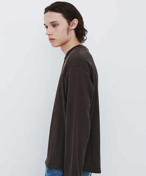 UNITED TOKYO(ユナイテッドトウキョウ)の「【幻のコットン】SEA ISLAND COTTON THERMAL HENRY LSTEE |ヘンリー/高級コットン/ヨレ防止/シワ防止/洗える/耐久性/長年着用可能(Tシャツ/カットソー・メンズ・グレイッシュベージュ/ブラック/ダークグレー/オフホワイト・1/2)」の16枚目の写真