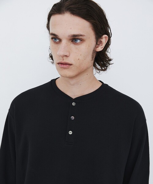 UNITED TOKYO(ユナイテッドトウキョウ)の「【幻のコットン】SEA ISLAND COTTON THERMAL HENRY LSTEE |ヘンリー/高級コットン/ヨレ防止/シワ防止/洗える/耐久性/長年着用可能(Tシャツ/カットソー・メンズ・グレイッシュベージュ/ブラック/ダークグレー/オフホワイト・1/2)」の19枚目の写真