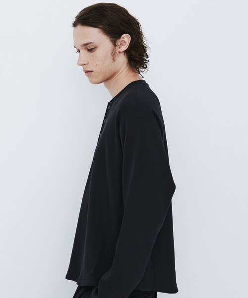 UNITED TOKYO(ユナイテッドトウキョウ)の「【幻のコットン】SEA ISLAND COTTON THERMAL HENRY LSTEE |ヘンリー/高級コットン/ヨレ防止/シワ防止/洗える/耐久性/長年着用可能(Tシャツ/カットソー・メンズ・グレイッシュベージュ/ブラック/ダークグレー/オフホワイト・1/2)」の21枚目の写真