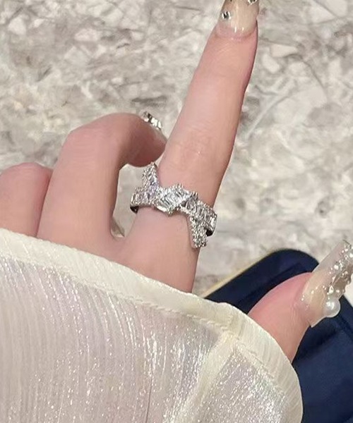 DiamondHearts(ダイヤモンドハーツ)の「ノット リボン パヴェリング(リング・レディース・シルバー・FREE)」の4枚目の写真