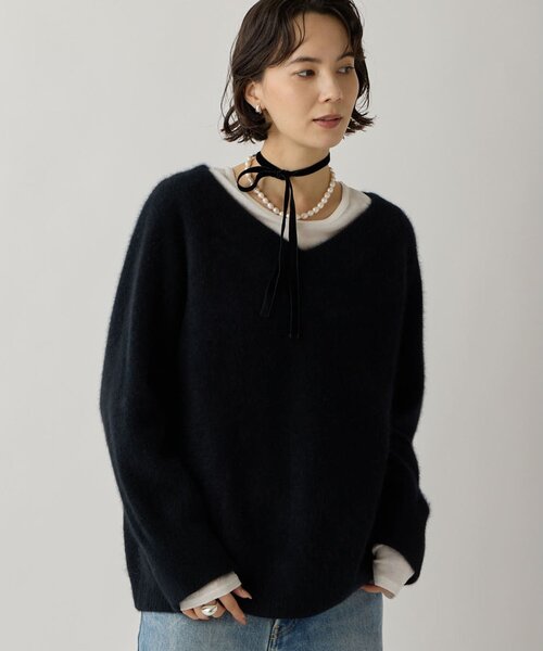 Whim Gazette（ウィムガゼット）の「オフショルVネックニットプルオーバー（ニット/セーター・レディース・グレー/オフホワイト/モカ/ピンク/ブラック・FREE）」の2枚目の写真