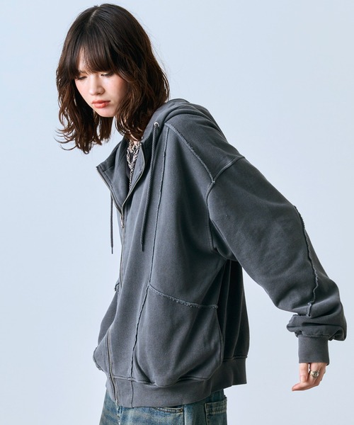 ILL'S(イルズ)の「裏毛 カットオフ切り替え ZIPパーカー メンズ レディース ユニセックス(パーカー・メンズ・ブラック/グレー/カーキ・L/M)」の2枚目の写真