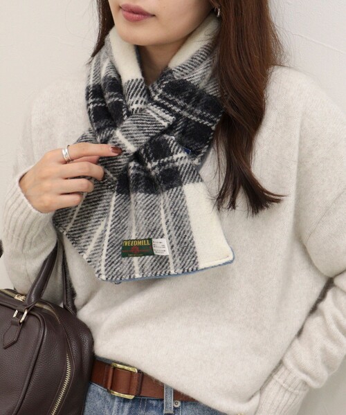fredy emue(フレディエミュ)の「【TWEEDMILL/ツイードミル】別注カラーウール×フリースリバーマフラー(ストール/ショール・レディース・ホワイト系その他/グレー系その他/ブラック系その他/レッド系その他/ブルー系その他・FREE)」の11枚目の写真