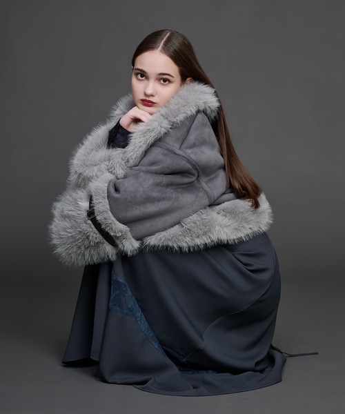 Ellno de Mavie(エルノデメヴィ)の「ベルトソデショートフェイクムートンコート(ムートンコート・レディース・グレー/ブラック・FREE)」の10枚目の写真