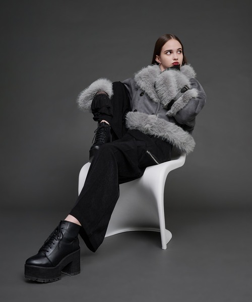 Ellno de Mavie(エルノデメヴィ)の「ベルトソデショートフェイクムートンコート(ムートンコート・レディース・グレー/ブラック・FREE)」の12枚目の写真