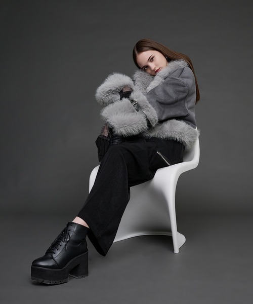 Ellno de Mavie(エルノデメヴィ)の「ベルトソデショートフェイクムートンコート(ムートンコート・レディース・グレー/ブラック・FREE)」の13枚目の写真