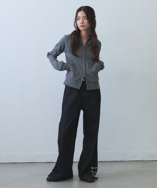 Clum(クルム)の「stud detail double zip hoodie / スタッズデザインダブルジップパーカー(マウンテンパーカー・レディース・グレー・FREE)」の12枚目の写真