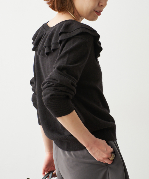 Spick & Span(スピックアンドスパン)の「フリルディティールカーディガン(カーディガン/ボレロ・レディース・ブラック/チャコールグレー・FREE)」の4枚目の写真