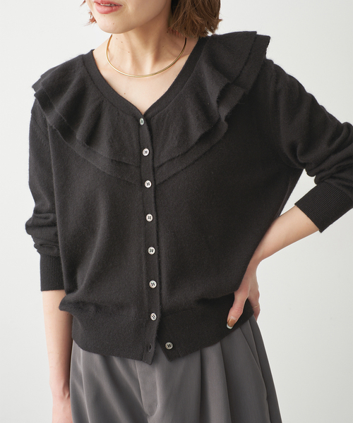 Spick & Span(スピックアンドスパン)の「フリルディティールカーディガン(カーディガン/ボレロ・レディース・ブラック/チャコールグレー・FREE)」の9枚目の写真