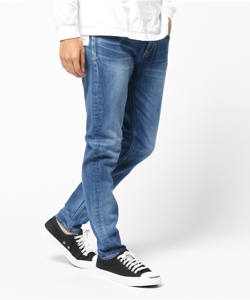 YANUK(ヤヌーク)の「YANUK MEN'S テーパード デニムパンツ PHILIP/57261001(デニムパンツ)」|ライトインディゴブルー
