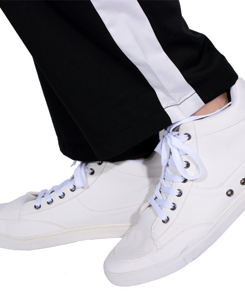 ８(eight)（エイト）の「ライン入り アンクルパンツ ワイド サルエルパンツ（スラックス・メンズ・ブラック/グレー・MEDIUM/LARGE）」の12枚目の写真