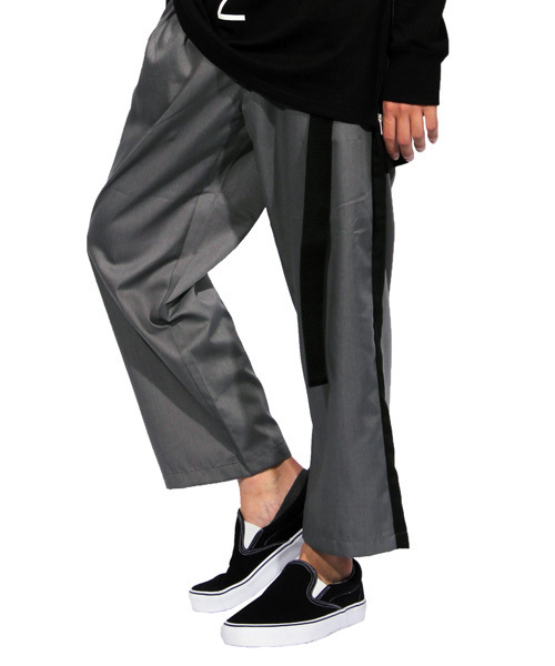 ８(eight)（エイト）の「ライン入り アンクルパンツ ワイド サルエルパンツ（スラックス・メンズ・ブラック/グレー・MEDIUM/LARGE）」の20枚目の写真