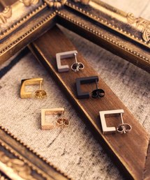 Vaya Con Dios（ヴァヤコンディオス）の「【VayaConDios/ヴァヤコンディオス】ステンレス製スクエアフックピアス[片耳用]（ピアス（片耳用））」