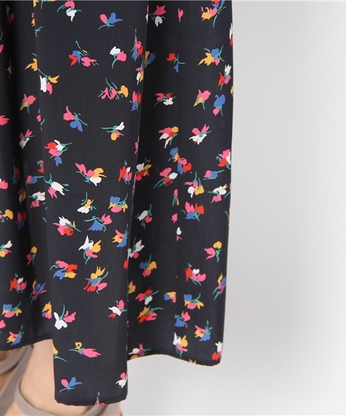 Khaju(カージュ)の「Khaju:フラワーキャミマキシワンピース(ワンピース・レディース・ブラック/ネイビー・ONE SIZE)」の10枚目の写真