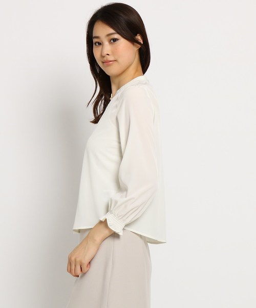 Sunauna(スーナウーナ)の「【洗える】シャーリングネックブラウス(シャツ/ブラウス・レディース・オレンジ/オフホワイト/オレンジ系・38/40/34)」の12枚目の写真