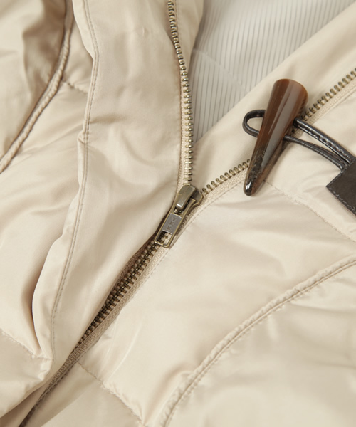 Soareak(ソアリーク)の「FURツキダッフルダウン(ダウンジャケット/コート・レディース・ブラック/キャメル・SMALL/MEDIUM)」の13枚目の写真