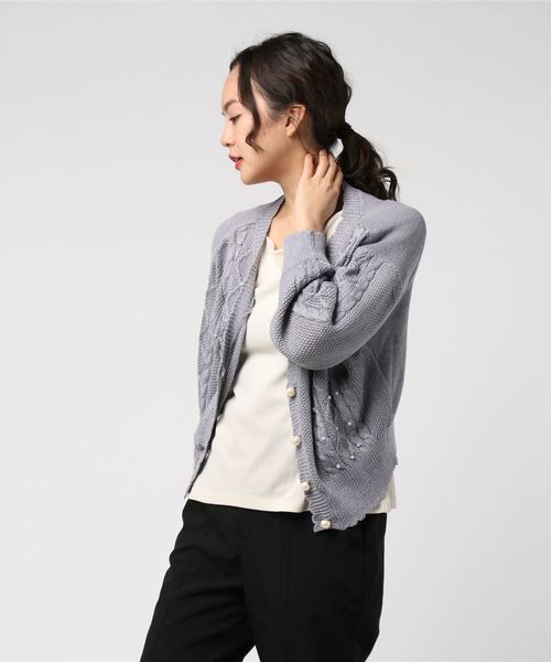 axes femme（アクシーズファム）の「ショート丈Vネックカーデ