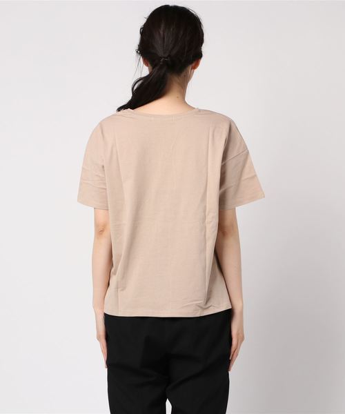 DISCOAT(ディスコート)の「USコットンVネックTシャツ(Tシャツ/カットソー・レディース・オフホワイト/グレー系その他/キャメル/ライトベージュ・FREE)」の6枚目の写真