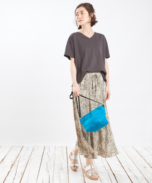 DISCOAT(ディスコート)の「USコットンVネックTシャツ(Tシャツ/カットソー・レディース・オフホワイト/グレー系その他/キャメル/ライトベージュ・FREE)」の7枚目の写真