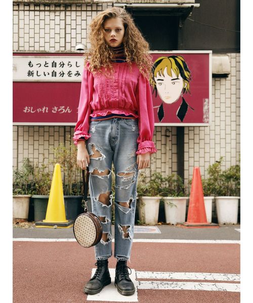 jouetie（ジュエティ）の「ダメージボーイズデニム（デニムパンツ・レディース・ライトブルー/ブラック・SMALL/MEDIUM）」の4枚目の写真
