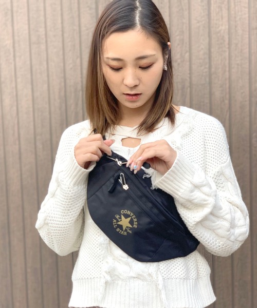 CONVERSE（コンバース）の「CONVERSE　PRINT LOGO WAIST BAG（ボディバッグ/ウエストポーチ・メンズ・ブラック/ネイビー/ゴールド/グリーン/ブルー/ピンク・FREE）」の6枚目の写真