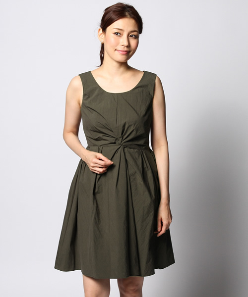 Liesse（リエス）の「ねじりAラインワンピース（ワンピース・レディース・ホワイト/ブラック/カーキ・2/4/3）」の3枚目の写真