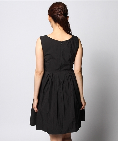 Liesse（リエス）の「ねじりAラインワンピース（ワンピース・レディース・ホワイト/ブラック/カーキ・2/4/3）」の7枚目の写真