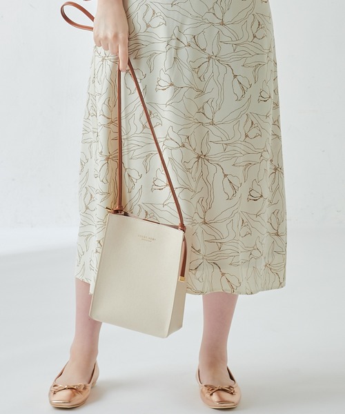 natural couture（ナチュラルクチュール）の「2WAYスクエアショルダーバッグ（ショルダーバッグ・レディース・ブラック/ベージュ/アイボリー/ミント/ブラック系その他/その他1・FREE）」の2枚目の写真