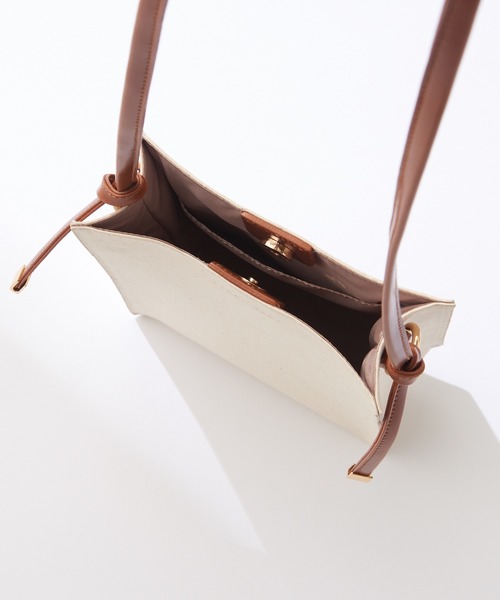 natural couture（ナチュラルクチュール）の「2WAYスクエアショルダーバッグ（ショルダーバッグ・レディース・ブラック/ベージュ/アイボリー/ミント/ブラック系その他/その他1・FREE）」の9枚目の写真