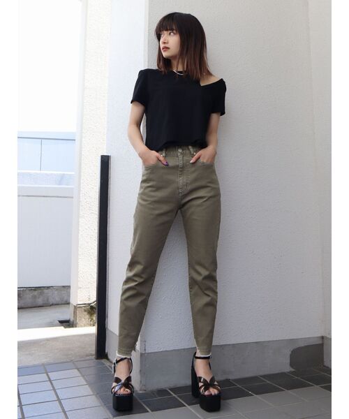 EMODA（エモダ）の「ヘムカットスリムジャストウエストジーンズ（デニムパンツ・レディース・ブラウン/ベージュ/カーキ・SMALL/MEDIUM）」の11枚目の写真