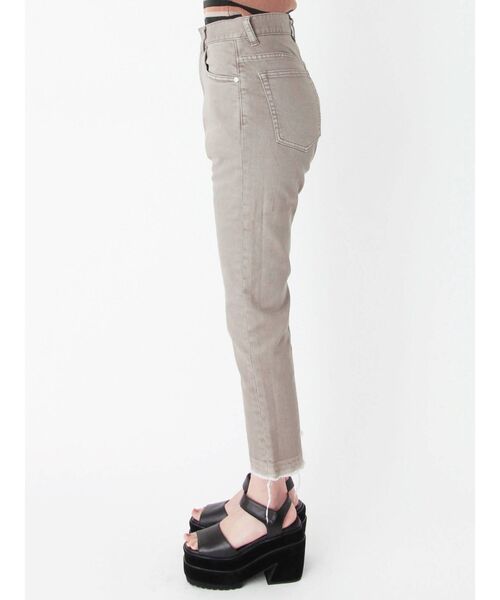 EMODA（エモダ）の「ヘムカットスリムジャストウエストジーンズ（デニムパンツ・レディース・ブラウン/ベージュ/カーキ・SMALL/MEDIUM）」の14枚目の写真