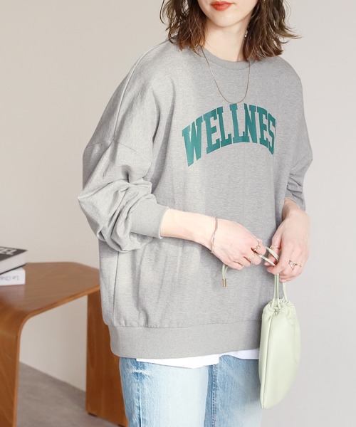 reca（レカ）の「カレッジロゴスウェット（スウェット・レディース・イエロー/チャコール/オートミール/ピンク/ブルー系その他/ベージュ/ベージュ系その他/グレー系その他/ブルー系その他2/グレー系その他2/チャコールグレー/ベージュ系その他2・FREE）」の4枚目の写真