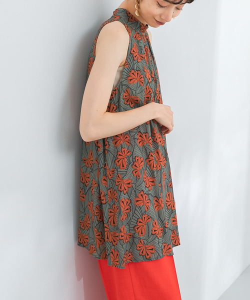 KBF(ケイビーエフ)の「DEVEAUXスタンドネックノースリーブ(シャツ/ブラウス・レディース・ブラウン/カーキ・ONE)」の21枚目の写真