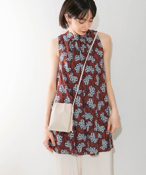 KBF(ケイビーエフ)の「DEVEAUXスタンドネックノースリーブ(シャツ/ブラウス・レディース・ブラウン/カーキ・ONE)」の5枚目の写真