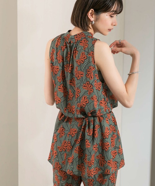 KBF(ケイビーエフ)の「DEVEAUXスタンドネックノースリーブ(シャツ/ブラウス・レディース・ブラウン/カーキ・ONE)」の3枚目の写真