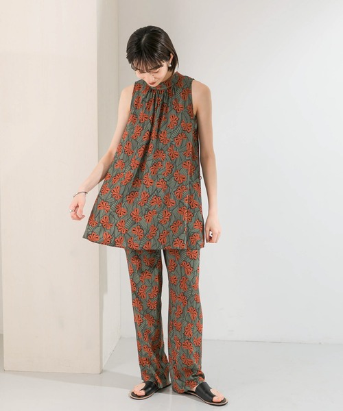 KBF(ケイビーエフ)の「DEVEAUXスタンドネックノースリーブ(シャツ/ブラウス・レディース・ブラウン/カーキ・ONE)」の18枚目の写真