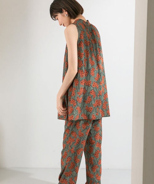 KBF(ケイビーエフ)の「DEVEAUXスタンドネックノースリーブ(シャツ/ブラウス・レディース・ブラウン/カーキ・ONE)」の16枚目の写真