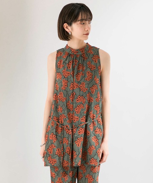 KBF(ケイビーエフ)の「DEVEAUXスタンドネックノースリーブ(シャツ/ブラウス・レディース・ブラウン/カーキ・ONE)」の13枚目の写真