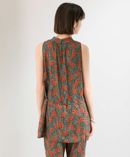 KBF(ケイビーエフ)の「DEVEAUXスタンドネックノースリーブ(シャツ/ブラウス・レディース・ブラウン/カーキ・ONE)」の11枚目の写真