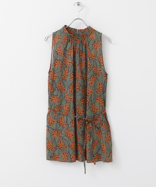 KBF(ケイビーエフ)の「DEVEAUXスタンドネックノースリーブ(シャツ/ブラウス・レディース・ブラウン/カーキ・ONE)」の4枚目の写真