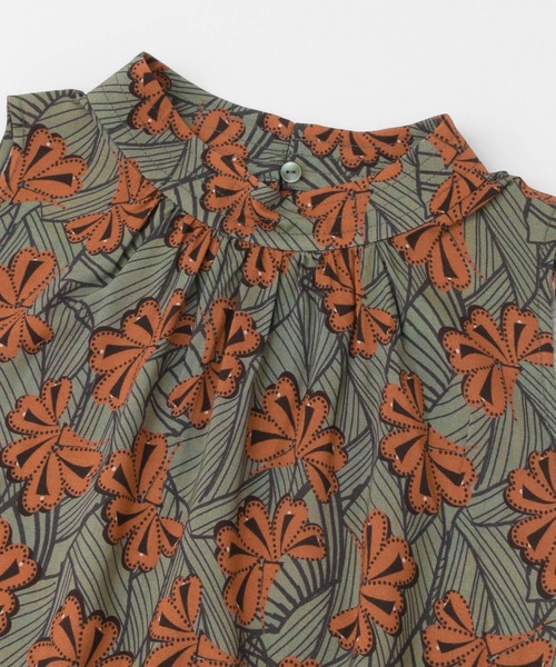 KBF(ケイビーエフ)の「DEVEAUXスタンドネックノースリーブ(シャツ/ブラウス・レディース・ブラウン/カーキ・ONE)」の9枚目の写真