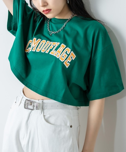 RASVOA(ラスボア)の「カレッジロゴクロップドワイドTシャツ(Tシャツ/カットソー・レディース・ブラック/オフホワイト/ブルー/グリーン・FREE)」の3枚目の写真
