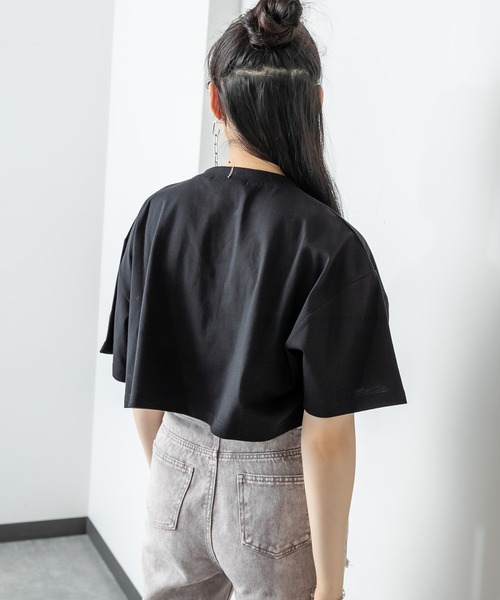 RASVOA(ラスボア)の「カレッジロゴクロップドワイドTシャツ(Tシャツ/カットソー・レディース・ブラック/オフホワイト/ブルー/グリーン・FREE)」の9枚目の写真