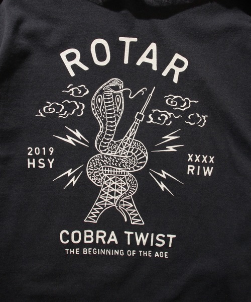 ROTAR(ローター)の「COBRA TWIST BB Tee バックプリント 七分袖(Tシャツ/カットソー・メンズ・オフホワイト/ブルー系/スミクロ・X-LARGE/SMALL/MEDIUM/LARGE)」の8枚目の写真