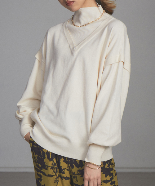 NOMINE（ノミネ）の「レイヤード風タートルニット（ニット/セーター・レディース・ホワイト/ブラック/ブルー/キャメル/イエロー/グリーン・フリー）」の2枚目の写真