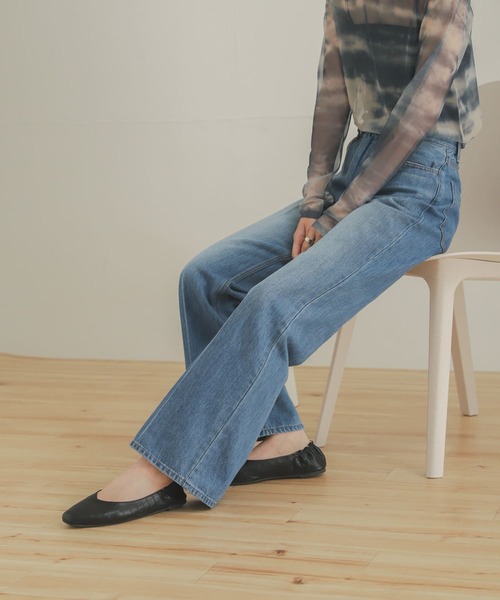 SENSE OF PLACE by URBAN RESEARCH（センスオブプレイスバイアーバンリサーチ）の「センタープレスフレアデニム（デニムパンツ・レディース・ワンウォッシュ/ライトインディゴブルー・MEDIUM/SMALL）」の2枚目の写真