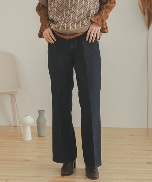 SENSE OF PLACE by URBAN RESEARCH（センスオブプレイスバイアーバンリサーチ）の「センタープレスフレアデニム（デニムパンツ・レディース・ワンウォッシュ/ライトインディゴブルー・MEDIUM/SMALL）」の3枚目の写真