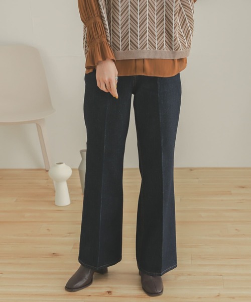 SENSE OF PLACE by URBAN RESEARCH（センスオブプレイスバイアーバンリサーチ）の「センタープレスフレアデニム（デニムパンツ・レディース・ワンウォッシュ/ライトインディゴブルー・MEDIUM/SMALL）」の4枚目の写真