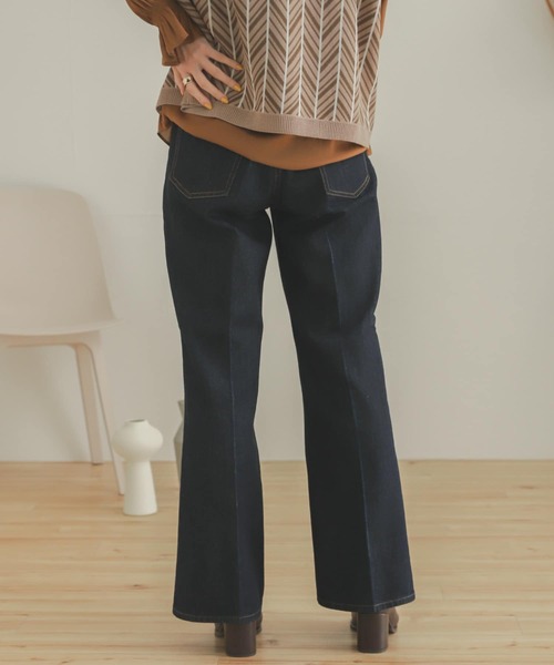 SENSE OF PLACE by URBAN RESEARCH（センスオブプレイスバイアーバンリサーチ）の「センタープレスフレアデニム（デニムパンツ・レディース・ワンウォッシュ/ライトインディゴブルー・MEDIUM/SMALL）」の6枚目の写真